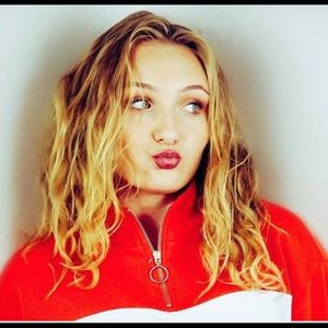 Meet your Posher, Dee